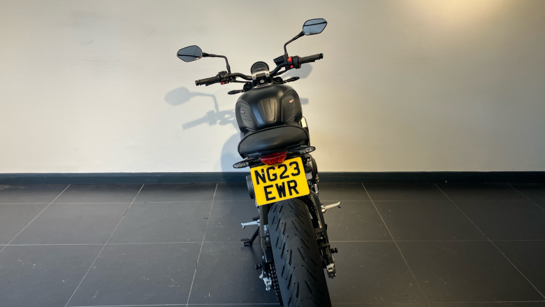 Triumph Trident (20MY)